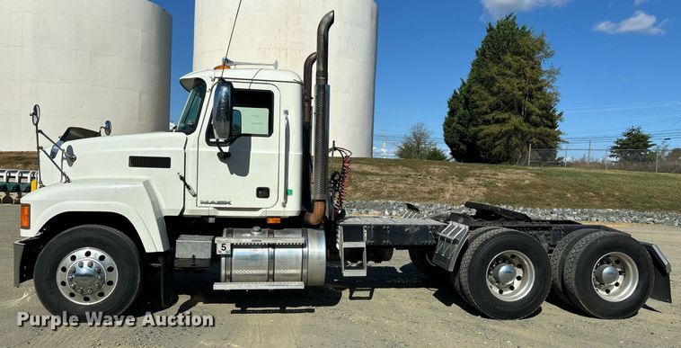 image for item EL8998 2008 Mack CHU613 semi truck