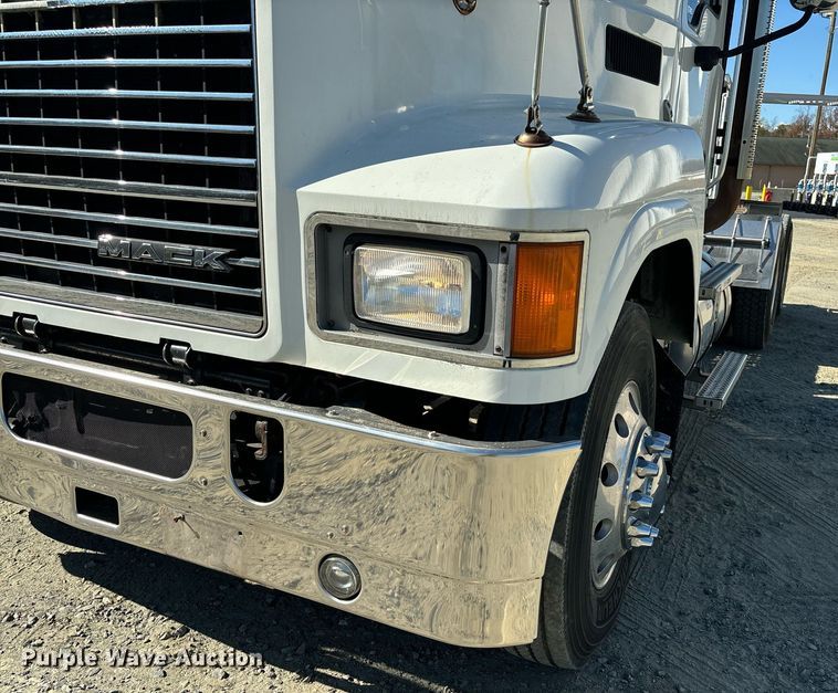 image for item EL8998 2008 Mack CHU613 semi truck
