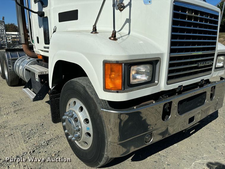 image for item EL8998 2008 Mack CHU613 semi truck