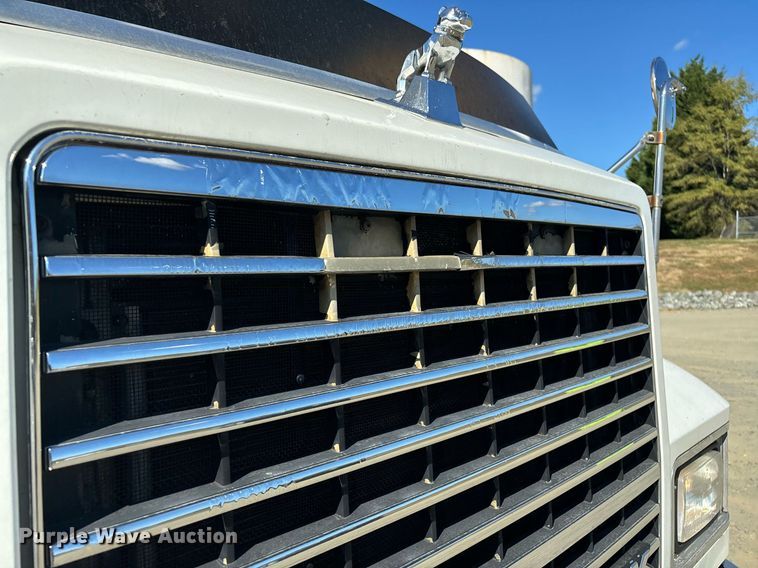 image for item EL8998 2008 Mack CHU613 semi truck