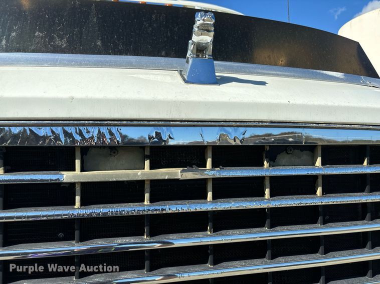 image for item EL8998 2008 Mack CHU613 semi truck