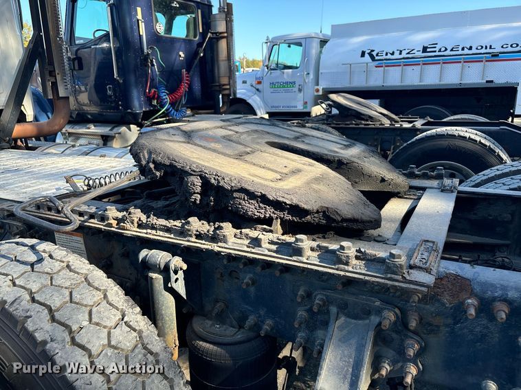 image for item EL8998 2008 Mack CHU613 semi truck