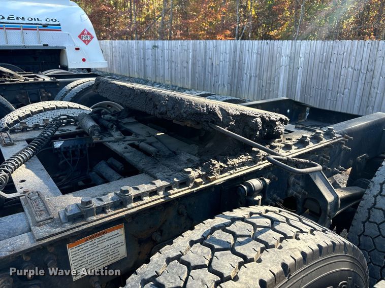 image for item EL8998 2008 Mack CHU613 semi truck