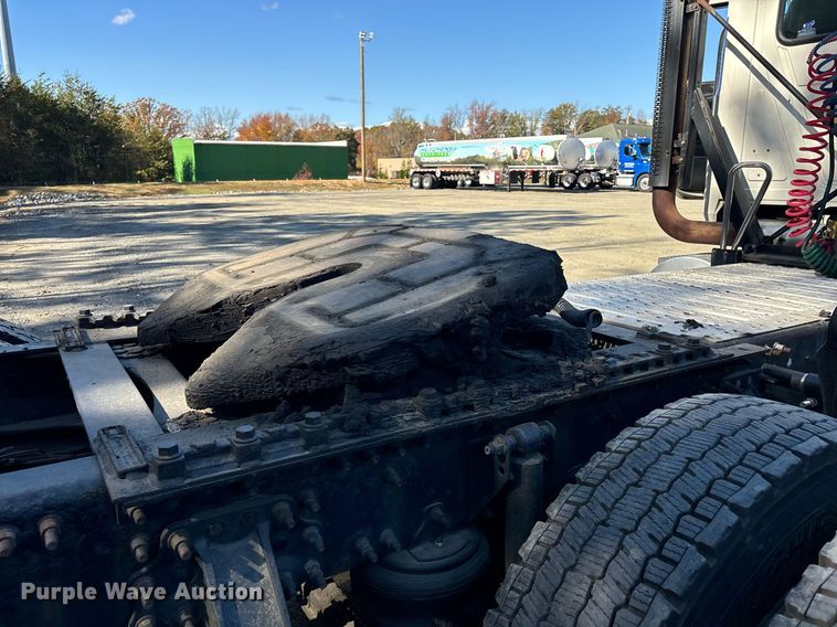 image for item EL8998 2008 Mack CHU613 semi truck