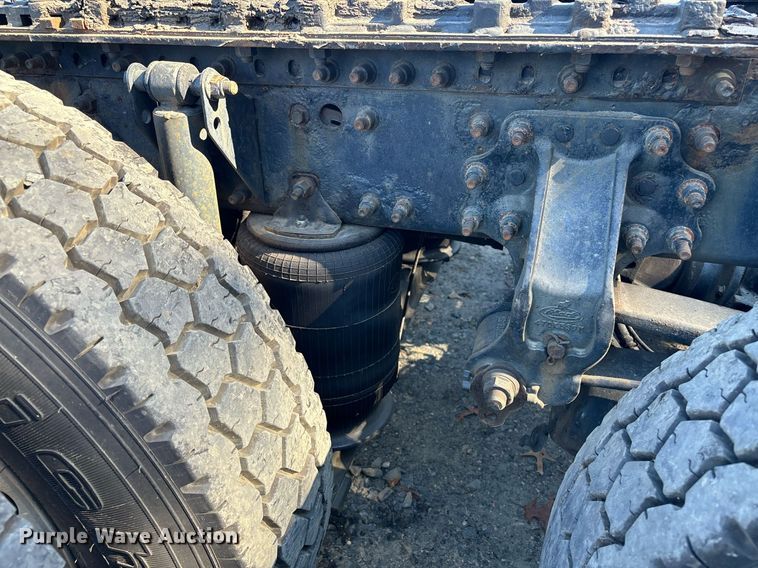 image for item EL8998 2008 Mack CHU613 semi truck