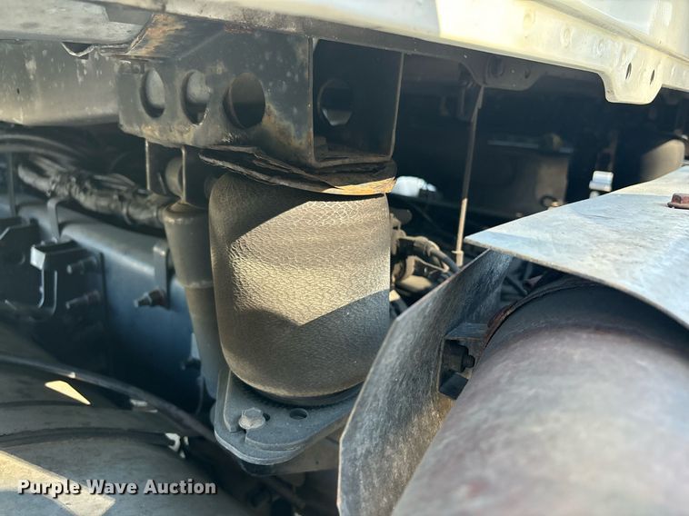 image for item EL8998 2008 Mack CHU613 semi truck