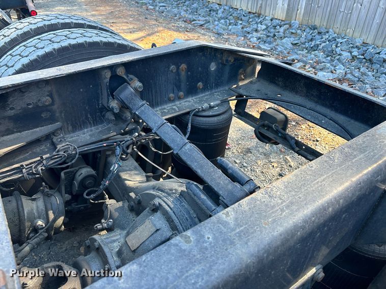 image for item EL8998 2008 Mack CHU613 semi truck