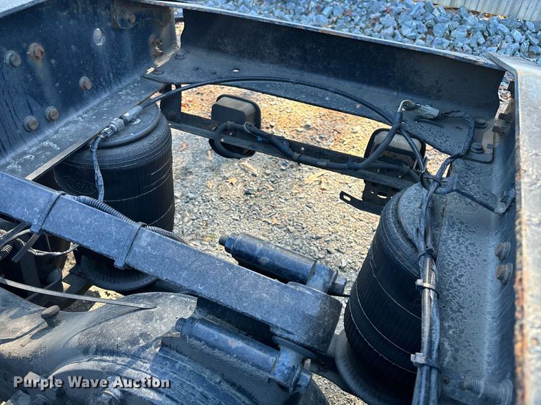 image for item EL8998 2008 Mack CHU613 semi truck