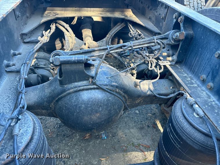 image for item EL8998 2008 Mack CHU613 semi truck