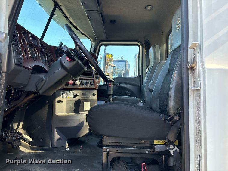 image for item EL8998 2008 Mack CHU613 semi truck