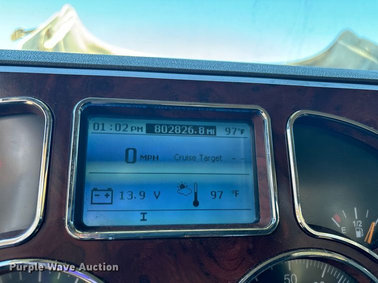 image for item EL8998 2008 Mack CHU613 semi truck