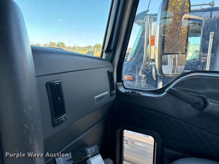 image for item EL8998 2008 Mack CHU613 semi truck