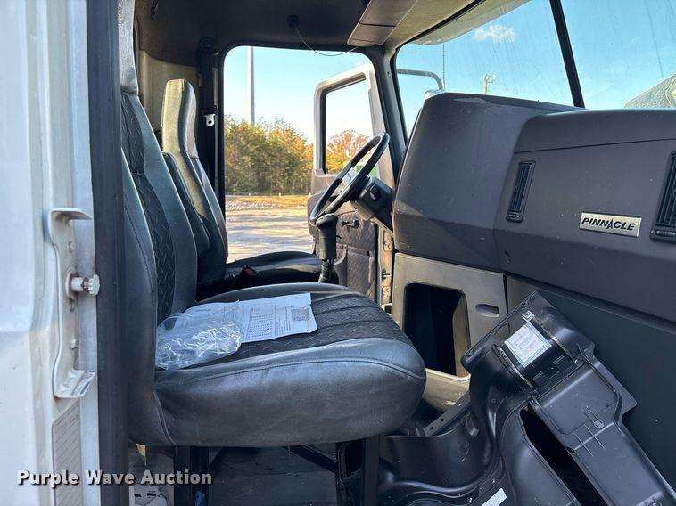 image for item EL8998 2008 Mack CHU613 semi truck