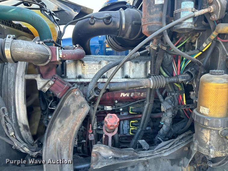 image for item EL8998 2008 Mack CHU613 semi truck