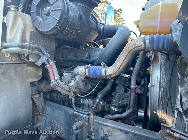 image for item EL8998 2008 Mack CHU613 semi truck