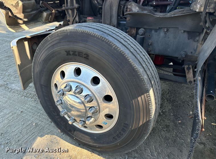 image for item EL8998 2008 Mack CHU613 semi truck