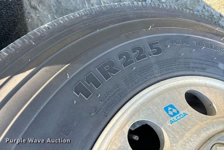 image for item EL8998 2008 Mack CHU613 semi truck