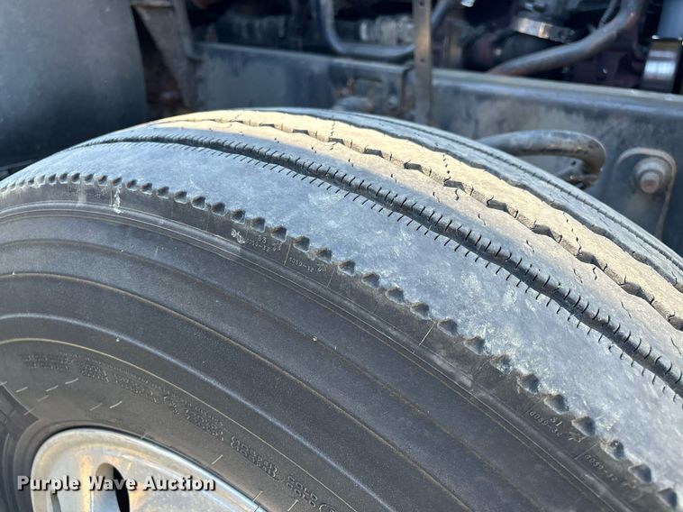 image for item EL8998 2008 Mack CHU613 semi truck