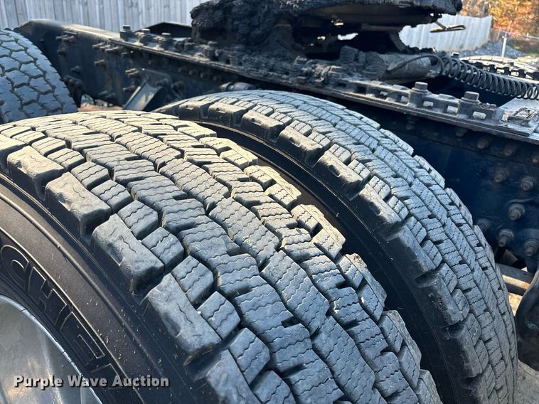 image for item EL8998 2008 Mack CHU613 semi truck