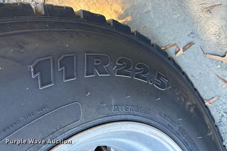 image for item EL8998 2008 Mack CHU613 semi truck