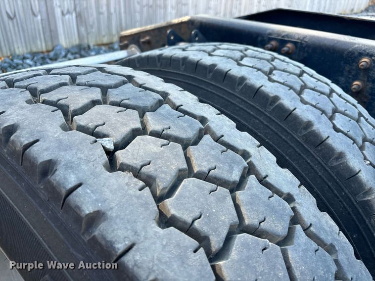 image for item EL8998 2008 Mack CHU613 semi truck