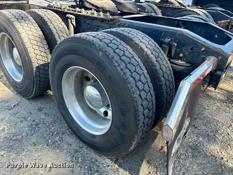 image for item EL8998 2008 Mack CHU613 semi truck