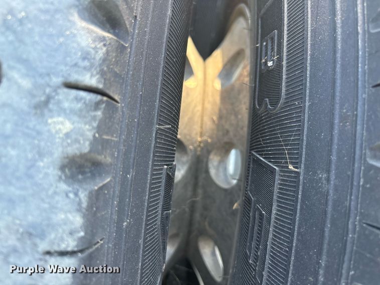 image for item EL8998 2008 Mack CHU613 semi truck