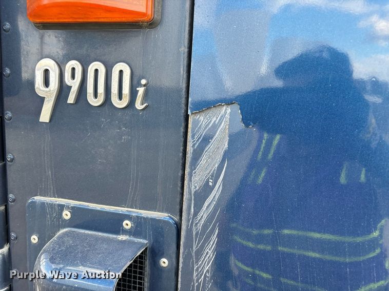 image for item EL8999 2005 International 9900i semi truck