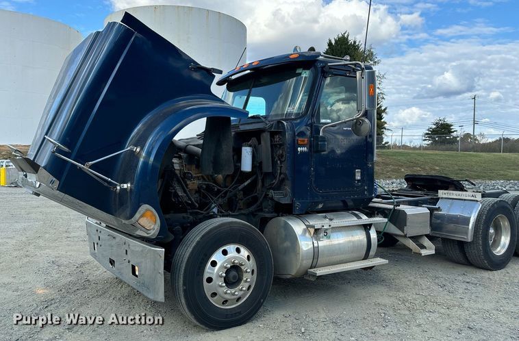 image for item EL8999 2005 International 9900i semi truck