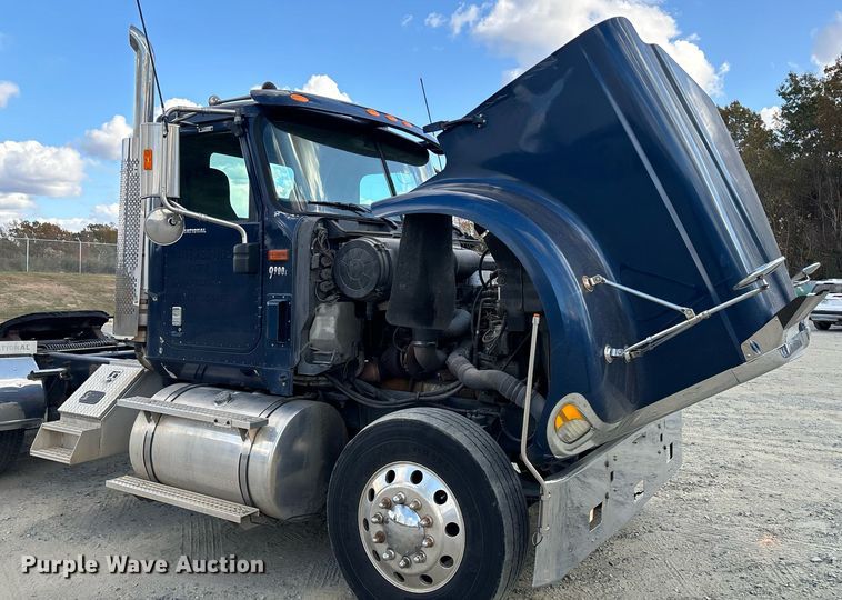 image for item EL8999 2005 International 9900i semi truck