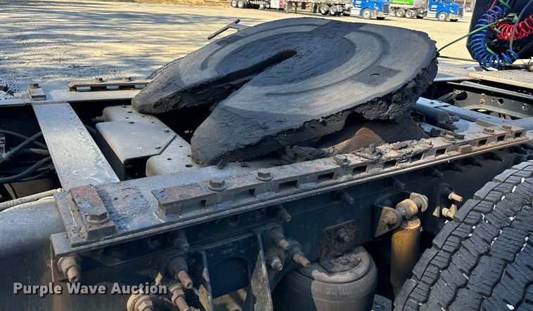 image for item EL8999 2005 International 9900i semi truck