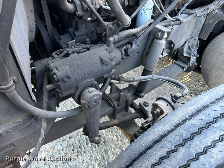 image for item EL8999 2005 International 9900i semi truck