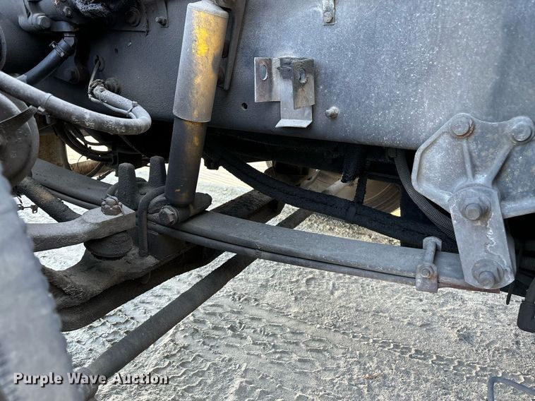 image for item EL8999 2005 International 9900i semi truck