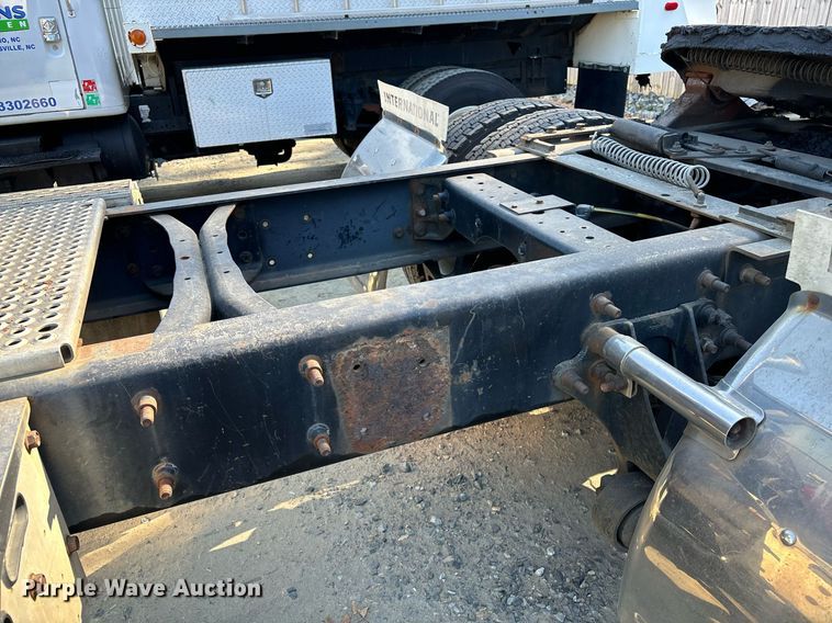 image for item EL8999 2005 International 9900i semi truck