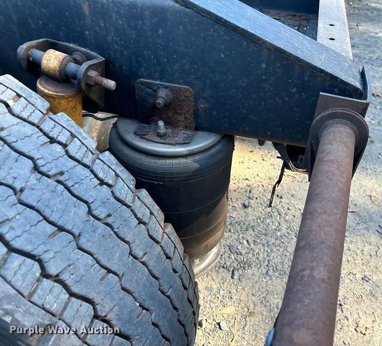 image for item EL8999 2005 International 9900i semi truck