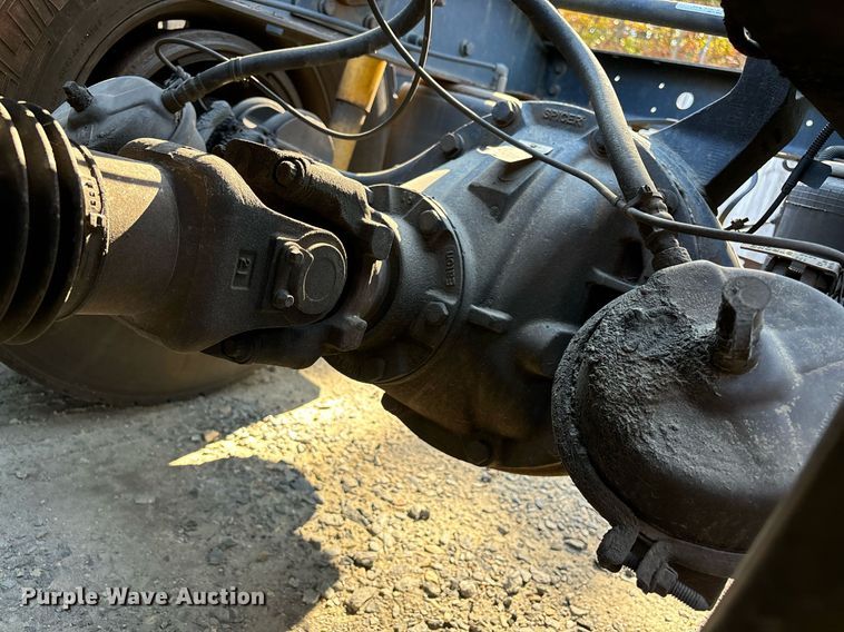 image for item EL8999 2005 International 9900i semi truck