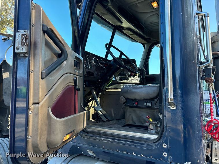 image for item EL8999 2005 International 9900i semi truck