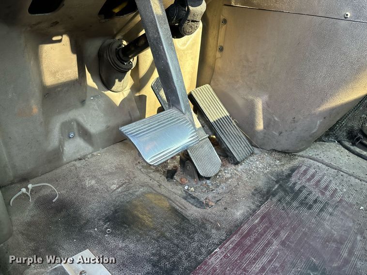 image for item EL8999 2005 International 9900i semi truck