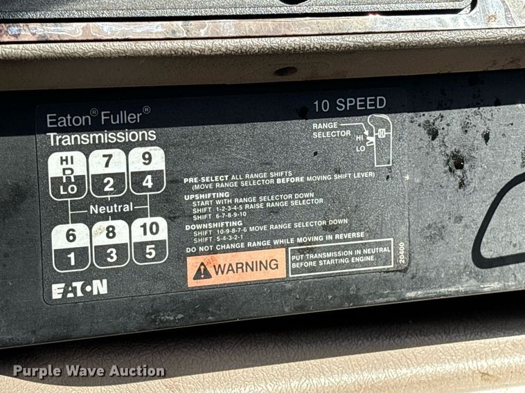 image for item EL8999 2005 International 9900i semi truck