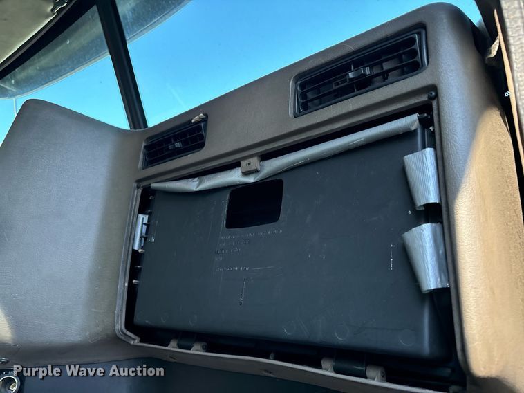 image for item EL8999 2005 International 9900i semi truck