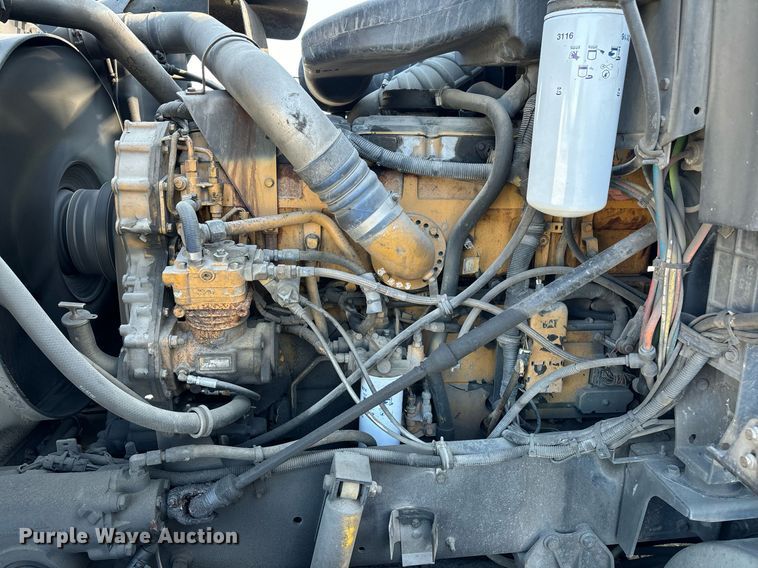 image for item EL8999 2005 International 9900i semi truck