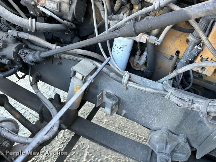 image for item EL8999 2005 International 9900i semi truck