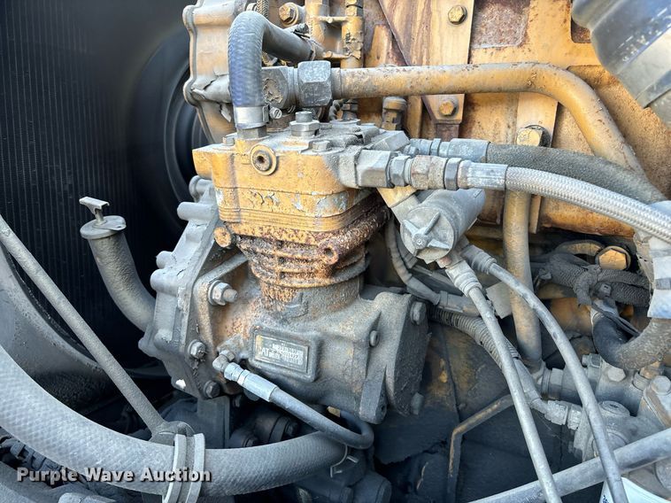 image for item EL8999 2005 International 9900i semi truck