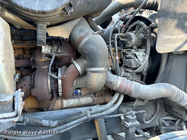 image for item EL8999 2005 International 9900i semi truck