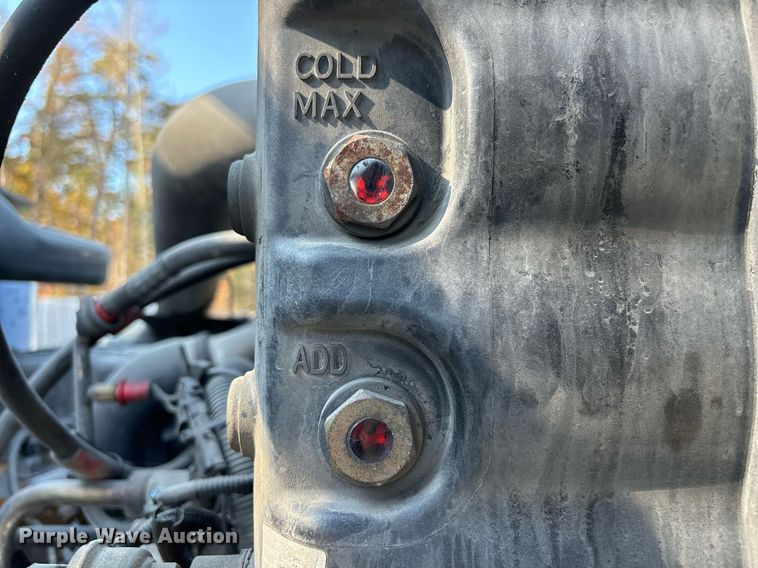 image for item EL8999 2005 International 9900i semi truck