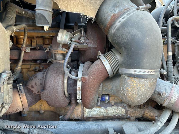 image for item EL8999 2005 International 9900i semi truck