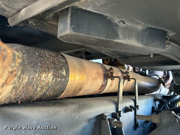 image for item EL8999 2005 International 9900i semi truck