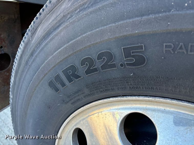 image for item EL8999 2005 International 9900i semi truck