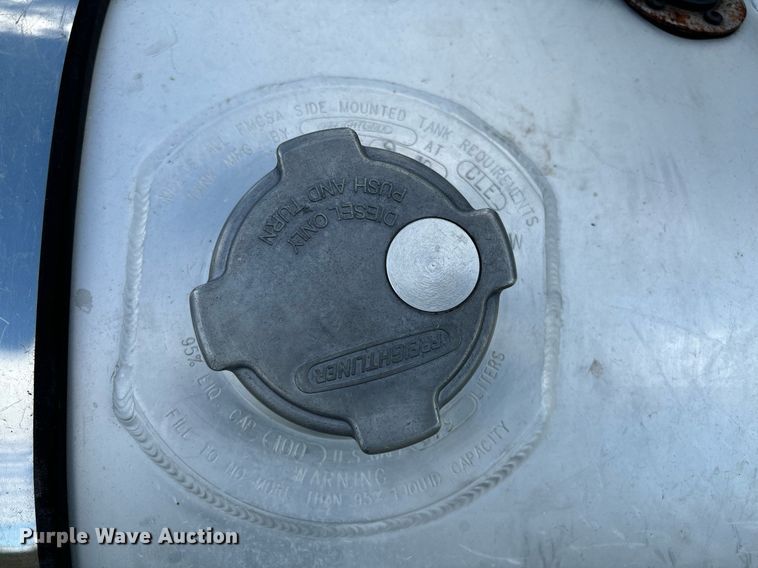 image for item EM0001 2011 Freightliner Cascadia 125 semi truck