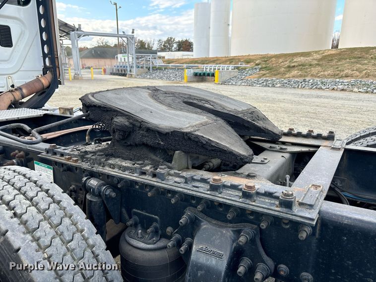 image for item EM0001 2011 Freightliner Cascadia 125 semi truck